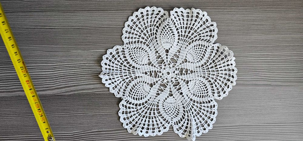 Serwetki ręcznie szydełkowane