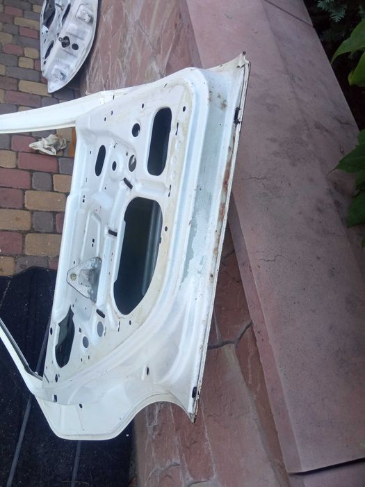 Дверка задня бокова права ліва Форд Ford Фієста Fiesta Mk4 скло тросік