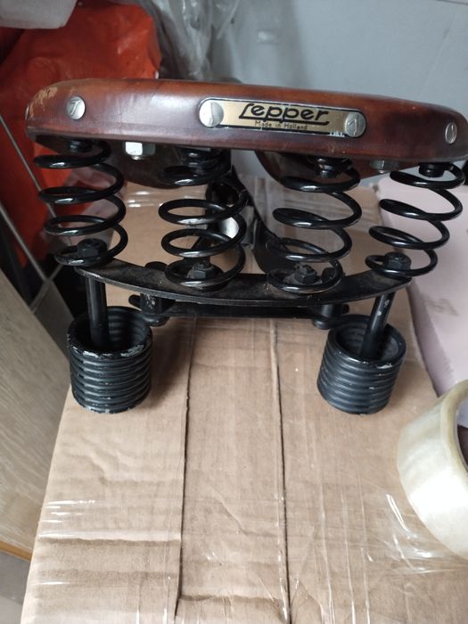 Ретро сідло для велосипеда