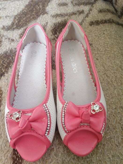 Продам дитячі босоніжки