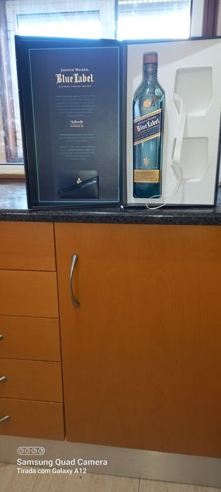 caixa vazia e respectivo recipiente