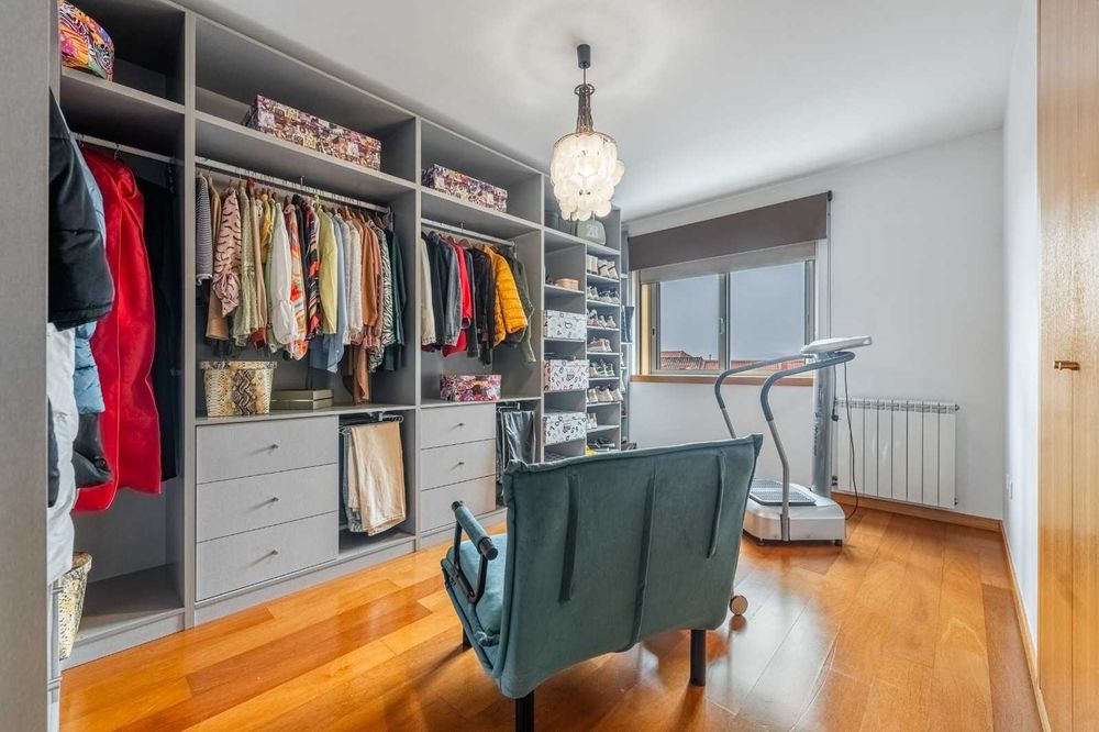 Apartamento  T4 com areas de moradia