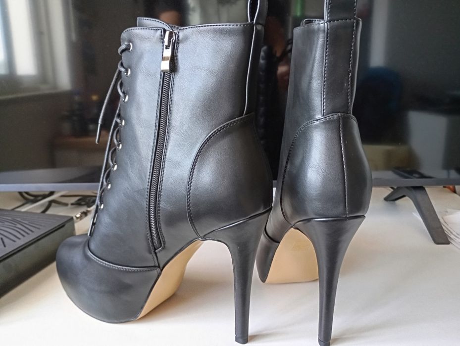 Vendo botas de cano curto 42/43