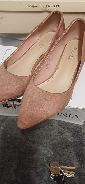 Sprzedam zamszowe czółenka