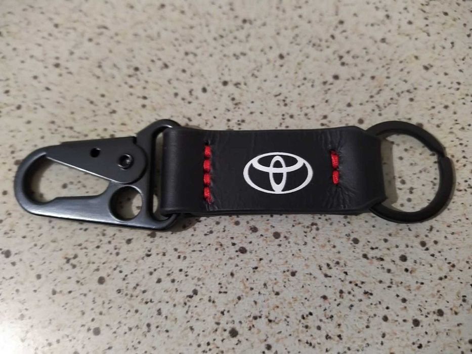 2 нові оригінальні брелки для ключів Toyota