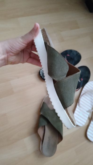 Venezia 39 klapki zamszowe khaki japonki roxy i Reserved różowe buty d