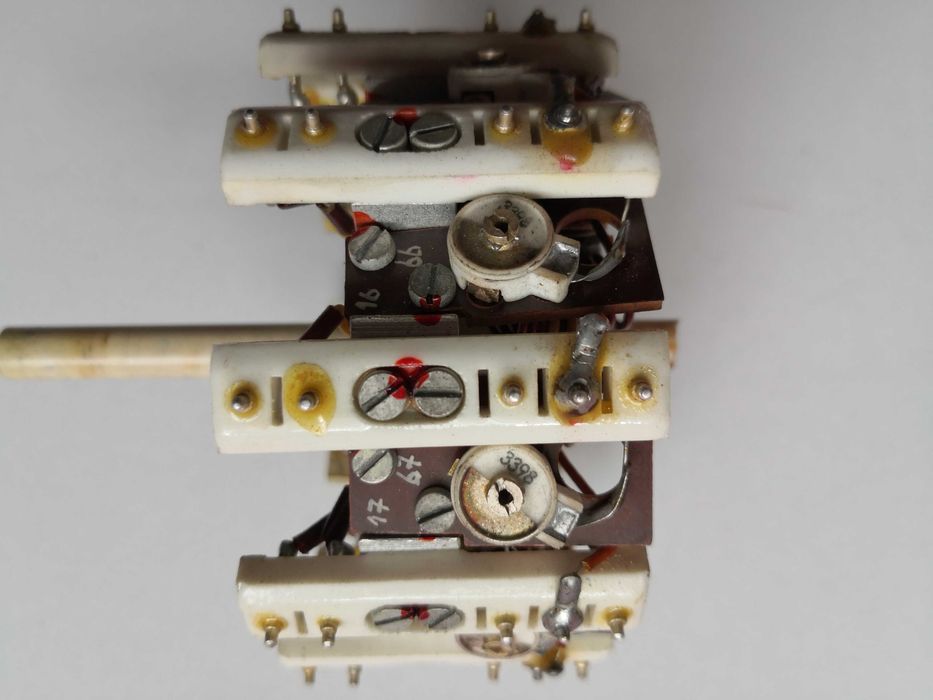Stary przełącznik ceramiczny- radiostacja