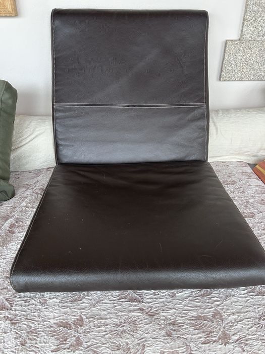 Esteira em pele castanha  para cadeirão