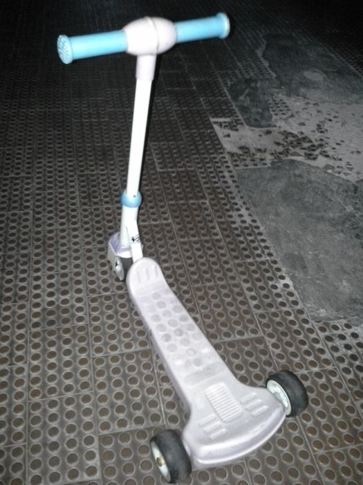 Trotineta 3 rodas.