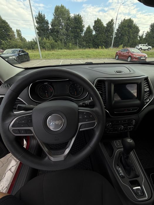 Продам авто Jeep Cherokee