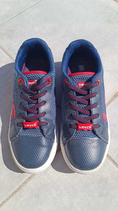 Sapatilhas Levi's – 34. Em bom estado.
