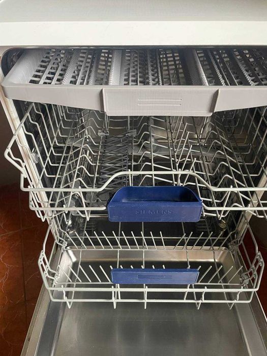 Посудомийна машина SIEMENS
