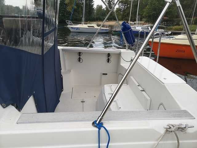 Atrakcyjny Jacht Kabinowy hausbot  Lodz motorow Bayliner 2452  zamiana