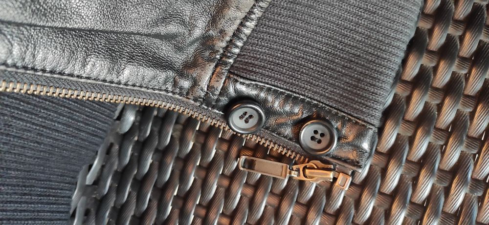 Casaca de pele preta