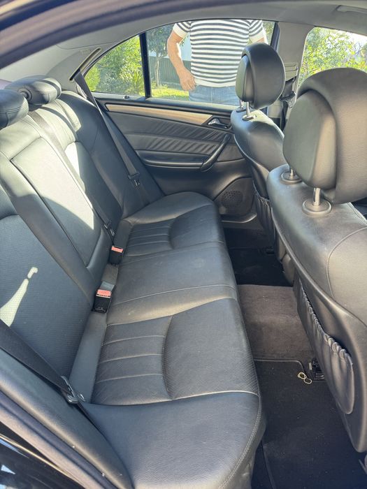 Mercedes C200 em excelente estado