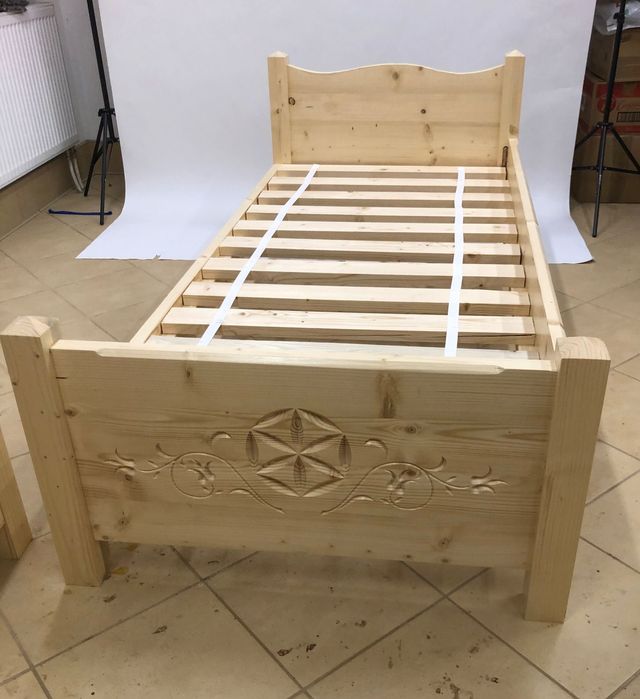 Łóżko góralskie drewniane bogato rzeźbione