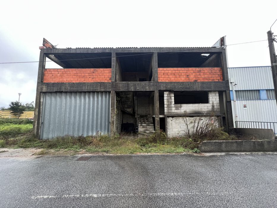 Pavilhão / Armazém Pronto Acabar