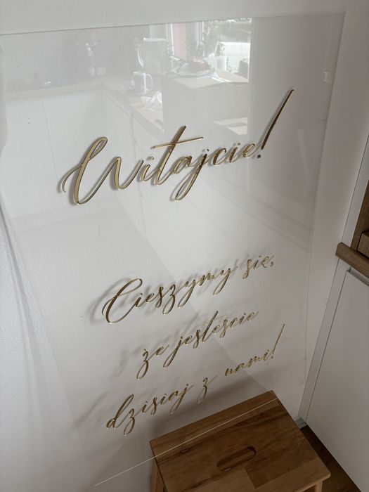 Tablica powitalna plexa pleksi ze złotym napisem