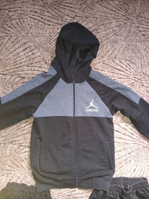 Спортивный костюм на мальчика 8-9 лет