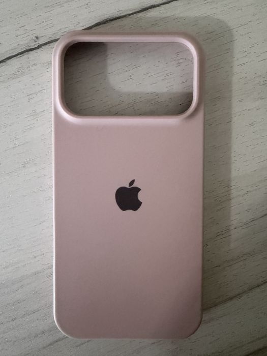 Продам чехол на 17 Pro Max