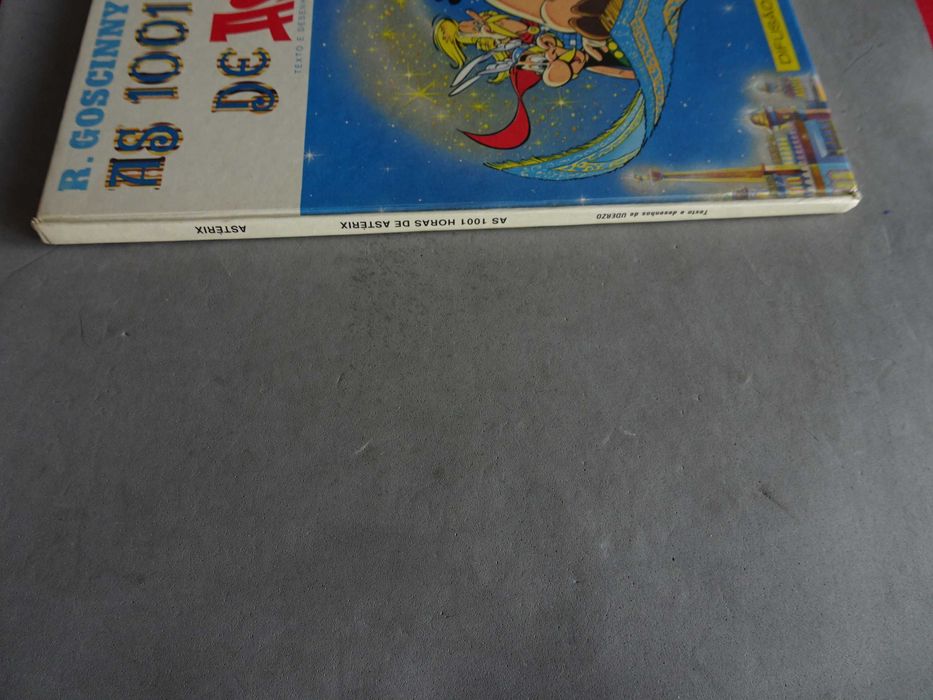 Livro Astérix - As 1001 horas de Astérix da Verbo (capa dura)