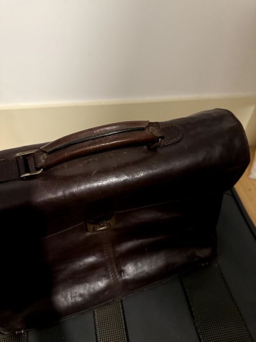 Pasta executiva em pele genuína castanha