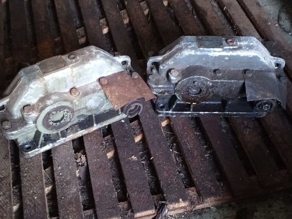 редуктор ,,, 2 штуки