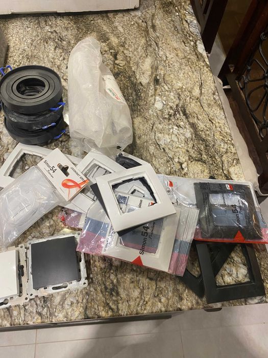 Zestaw osprzętu Simon 54 i opraw LED GU10 - Wyprzedaż po budowie!