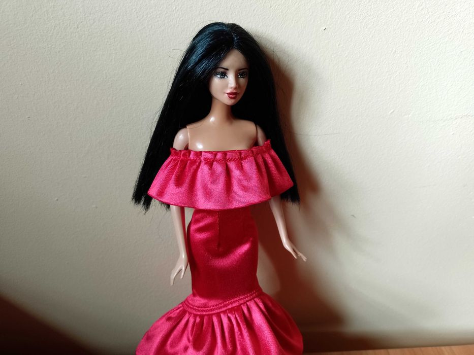 Czerwona sukienka hiszpanka dla lalki Barbie