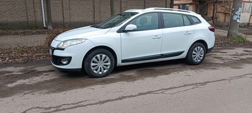 Оренда авто Меган3