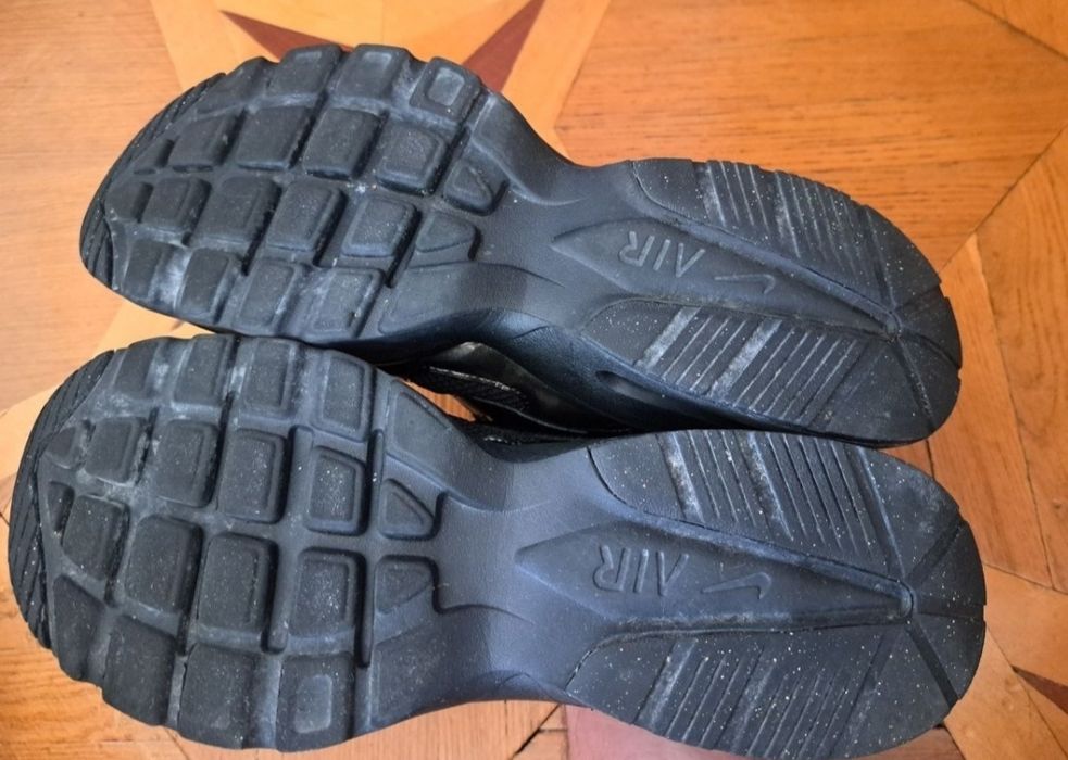 Продам фірмові оригінальні кросівки Nike Air Max Fusion.