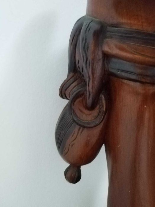 Escultura de caçador ancião com o seu cão- Madeira oriental