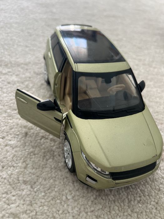 Carro brinquedo rapaz