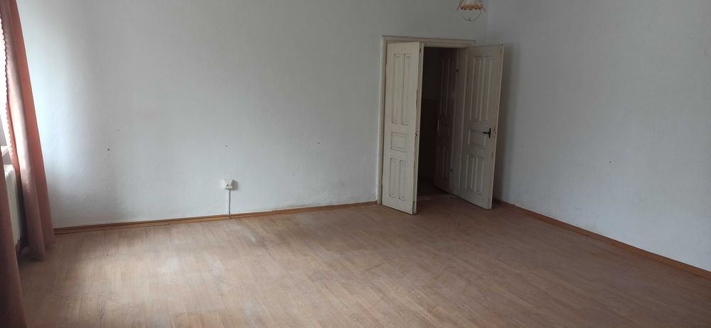 Двоповерхова будівля  561,5 м2, 0,07 га, Борщів, Січових Стрільців 11