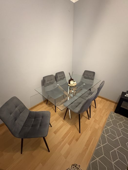 Conjunto de sofá + mesa + 6 cadeiras
