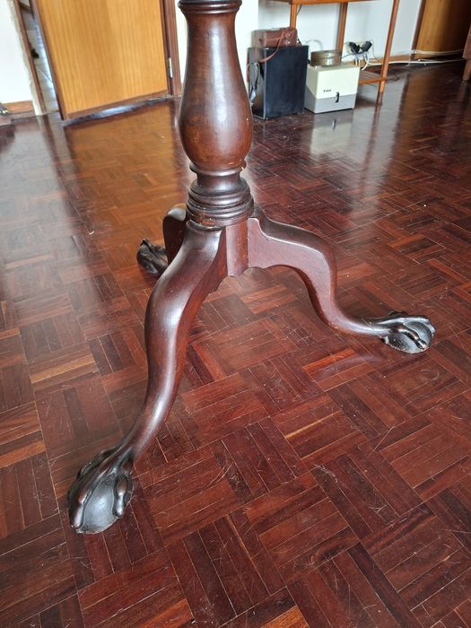 Mesa de pé de galo