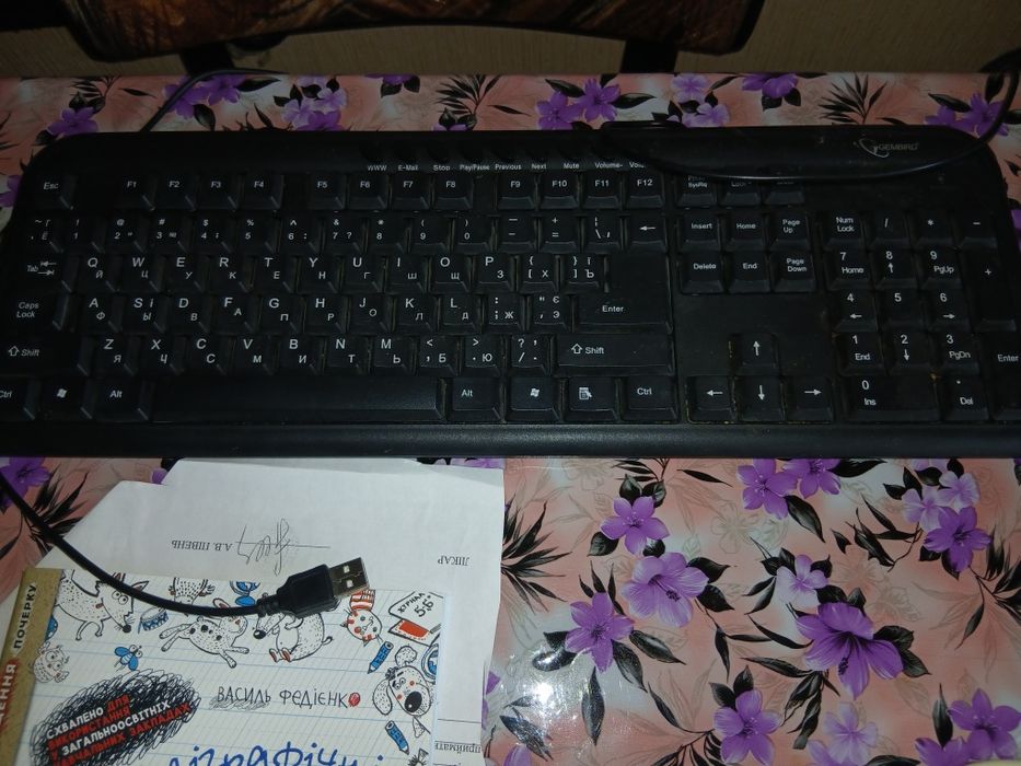 Продам клавіотуру