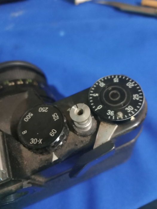 Maquina de fotografar Zenit com lente Tamron Pentacon auto 1.8/50