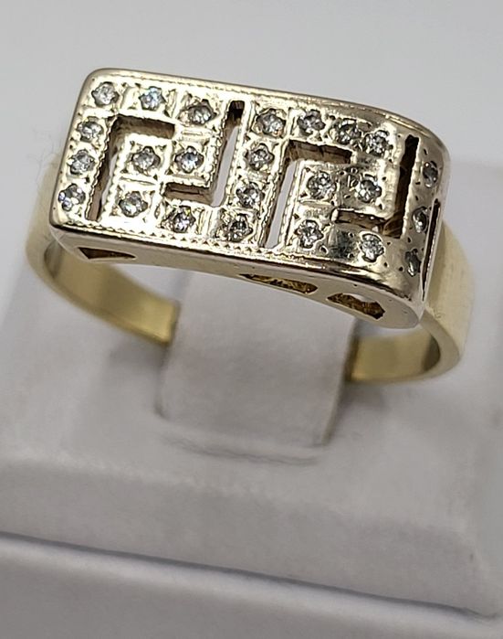 Золота каблучка з діамантами