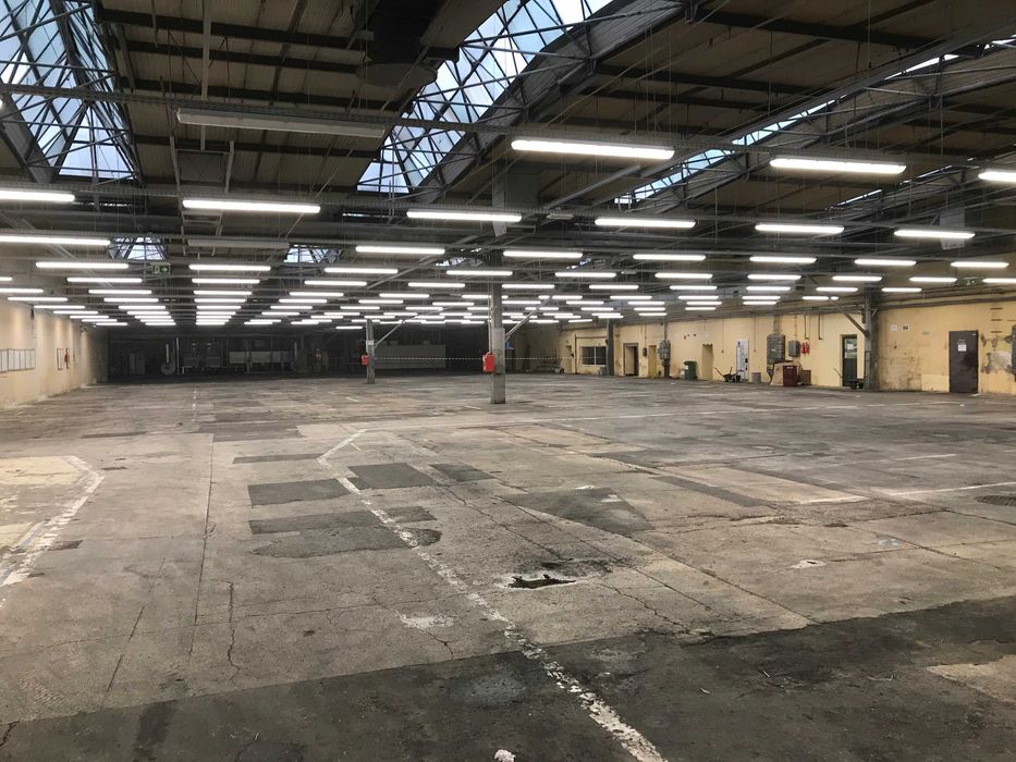 Hala magazyn na parterze ok 2000m2  Stradom