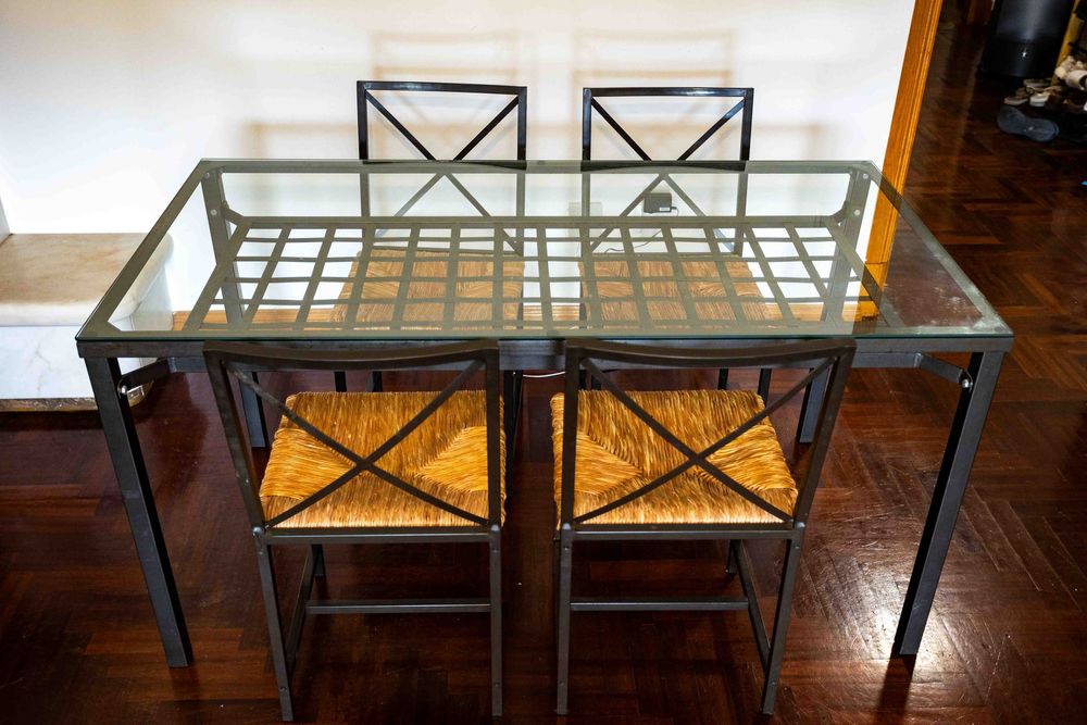 Conjunto Mesas GRANAS Ikea com 04 cadeiras - Vidro e Ferro