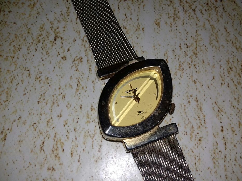 Продам женские часы "Omax"