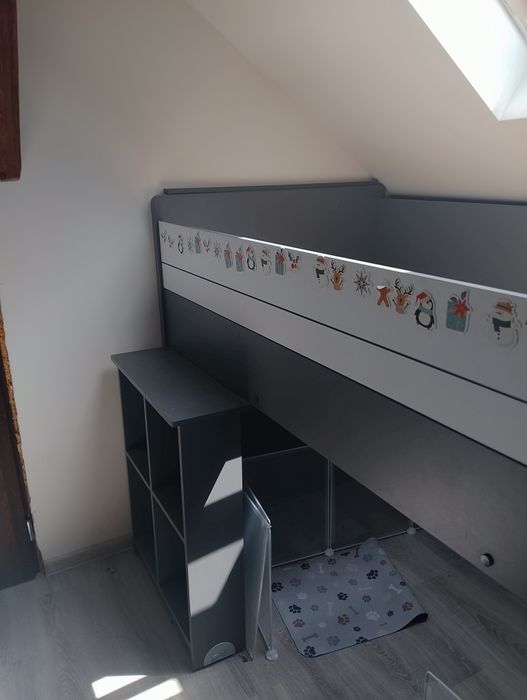 Łóżko piętrowe z biurkiem