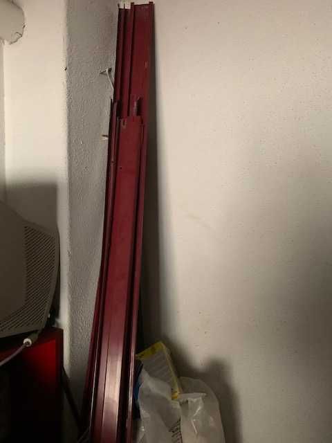 1 Porta de correr em alumínio com vidros duplos