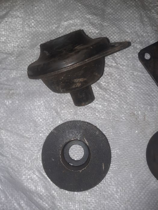 Продам подушки кріплення кабіни Камаз 5320.4310 но комплекти