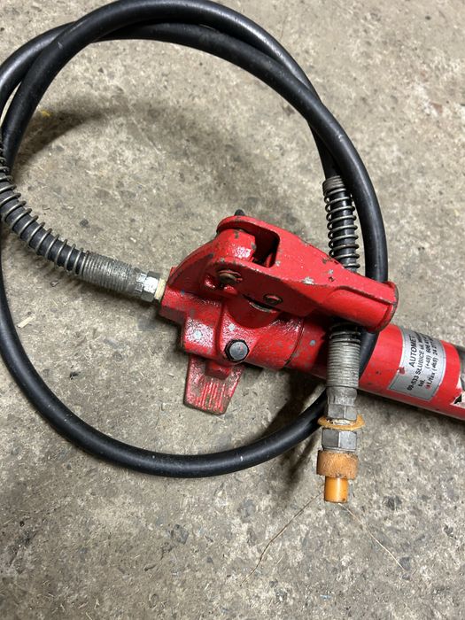 Podnośnik hydrauliczny 10t pompa do rozpieraka