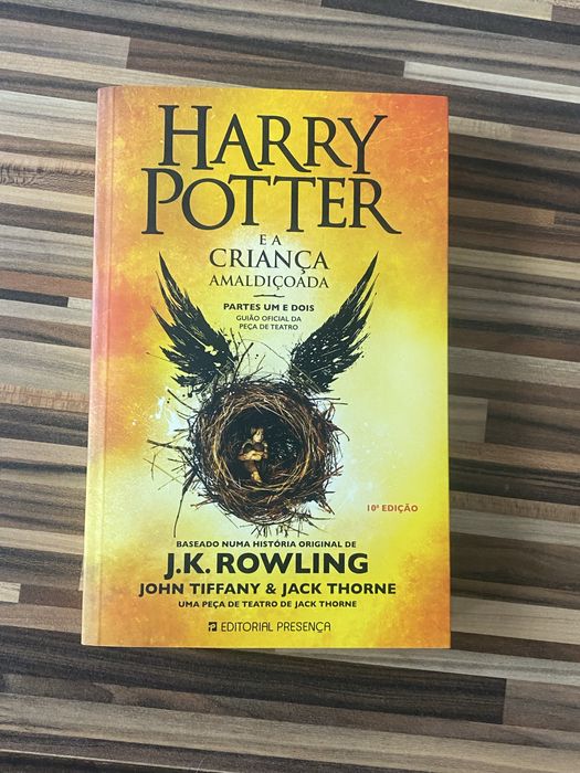 Livro Harry Potter e a criança amaldiçoada não usado