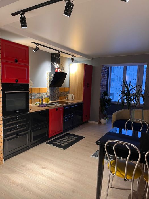 Продаж 2-кв 80 кв.м м.Бориспіль вул. Головатого.20