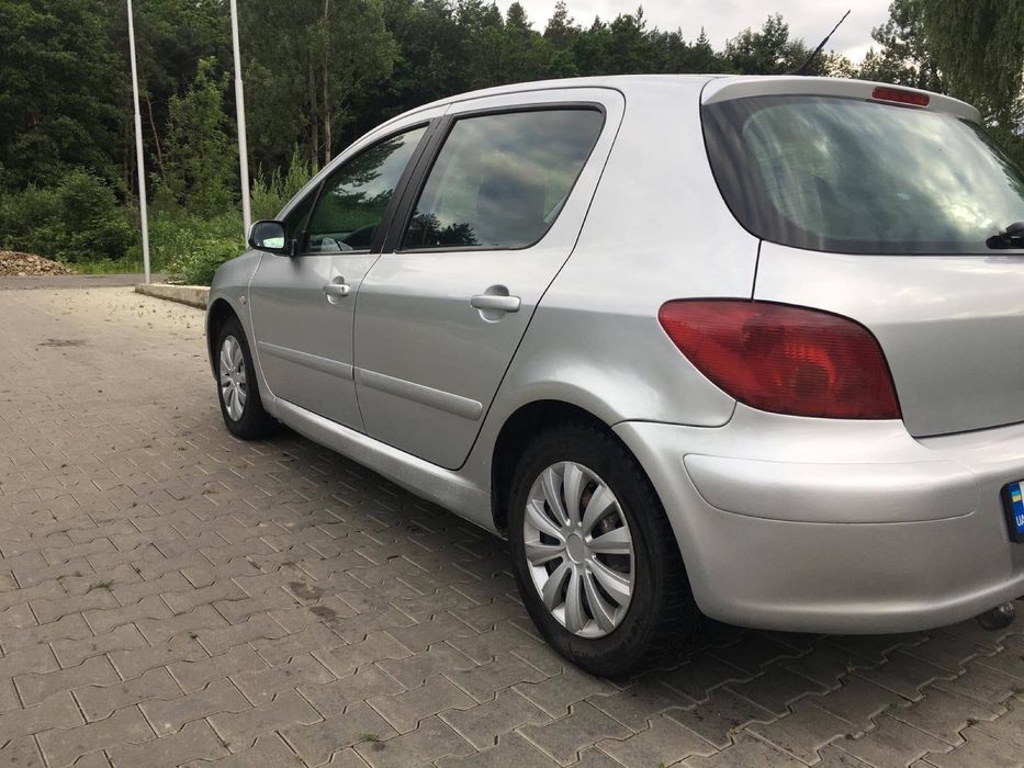 Автомобіль Пежо 307 / Pegout 307