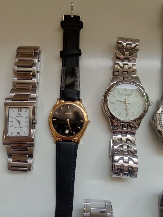 Varios relógios de marca nunca usados